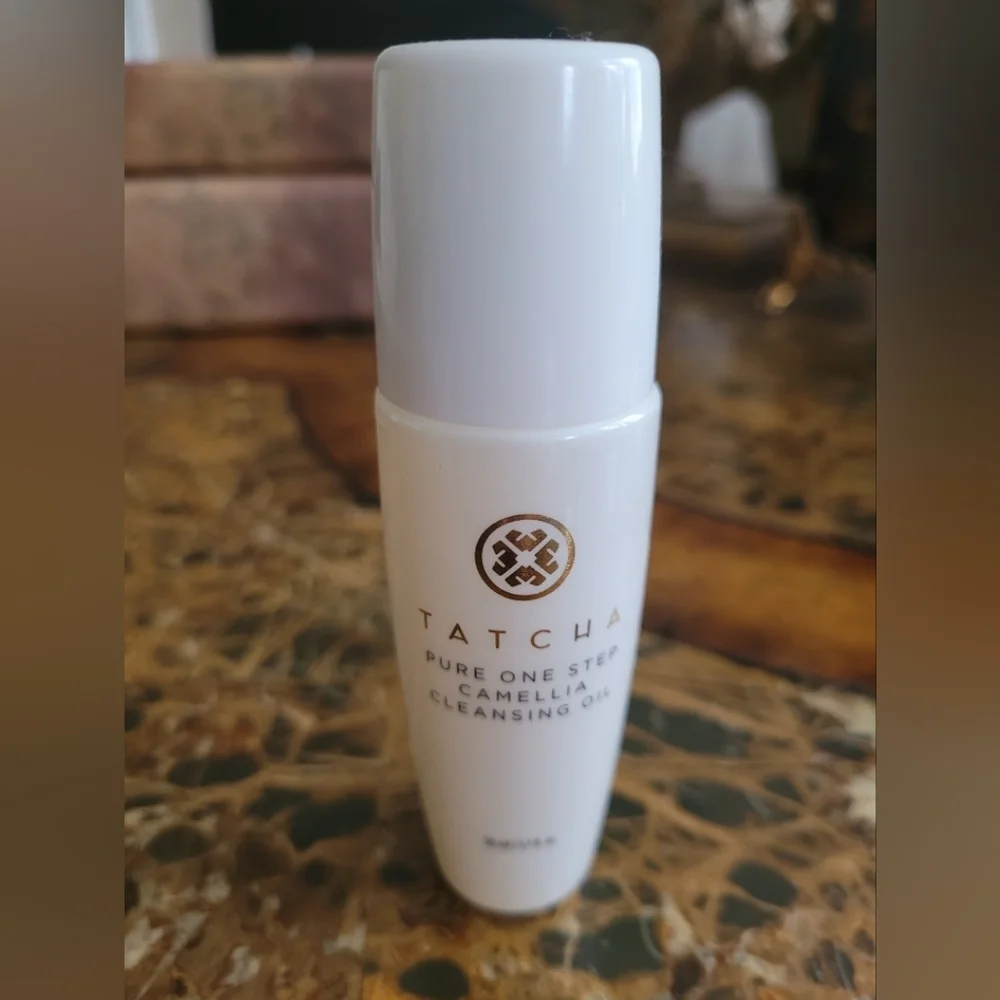 Tatcha Camellia Cleansing Oil - Elegant White - Picture 1 of 2
